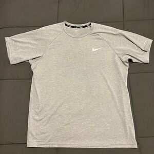 Nike Men's Light Gray Short Sleeve Tee
